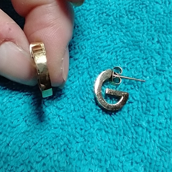 Goldtone post pierced earrings - Picture 1 of 4